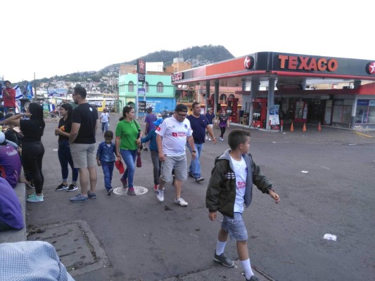 Así fue la llegada de la Ultra Fiel al Estadio Nacional para apoyar al Olimpia