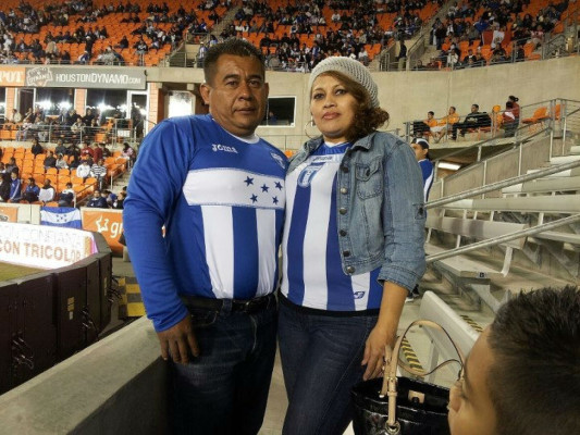 'Hondureños en el BBVA Compass de Houston'