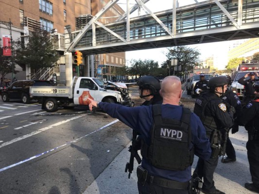 EN FOTOS: Momentos de terror cuando camión embiste a peatones en Nueva York