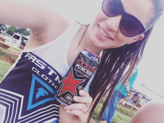 Pamela Guzmán, la tica que acelera a fondo motores y corazones