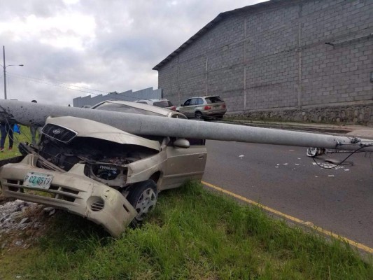 Guapa presentadora de TV hondureña sufre aparatoso accidente de tránsito