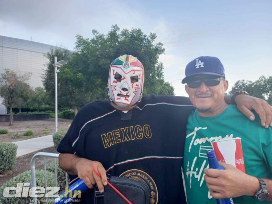 La hondureña que lloró con el himno: El espectacular ambiente en el State Farm Stadium de Arizona