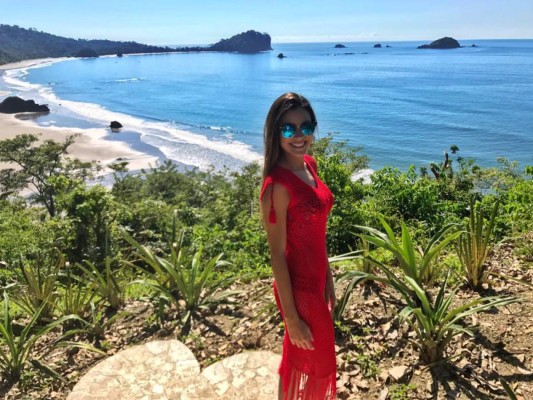 María José González, la periodista tica que enamora con su carisma y sonrisa