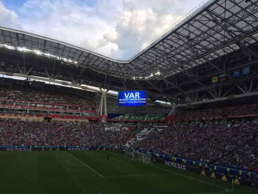 Lo que no se vio por TV: La petición de una mujer a CR7 y la mirada de Guardado al crack luso