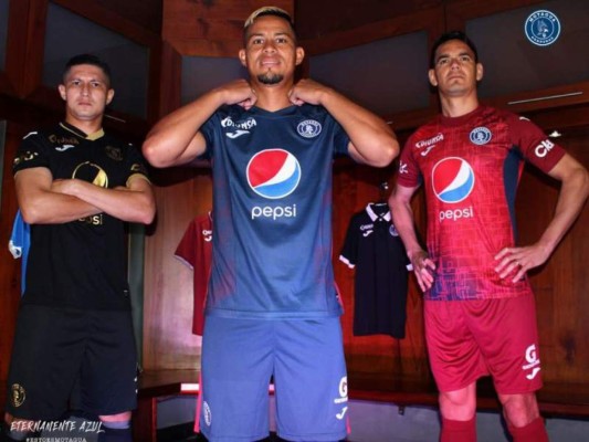 Insólito: Concacaf prohibió a Motagua jugar con cualquiera de sus tres uniformes de la temporada y recurre a usar indumentaria vieja