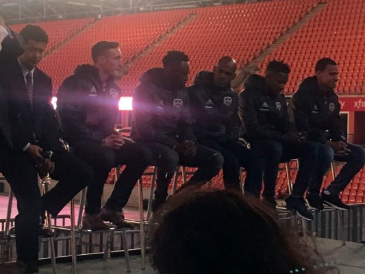 Así fue la presentación de Elis y Quioto con el Houston Dynamo