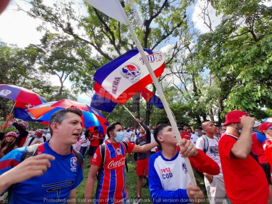 ¡Espectacular! Afición del Olimpia se desborda con banderazo al club y se acuerdan de Motagua
