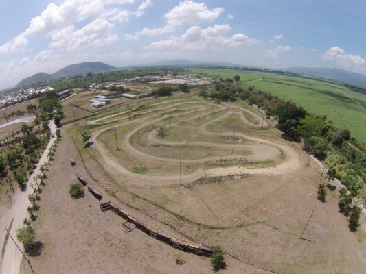 Comienza construcción de cancha que pidió Pinto en el complejo Olímpico&nbsp;&nbsp;