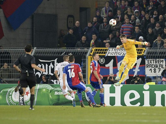 Real Madrid derrota al Basilea 1-0 en la Liga de Campeones europea