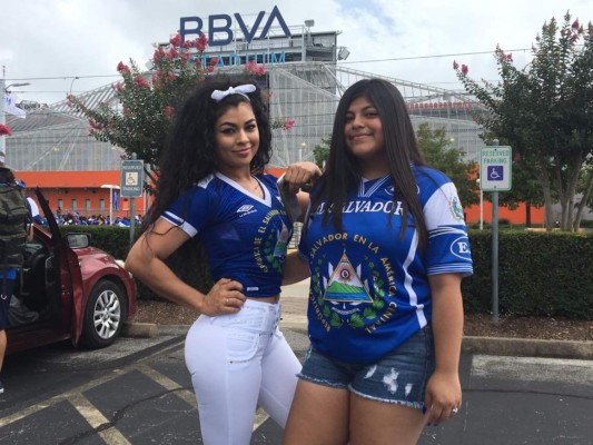 Copa Oro: Hondureños y salvadoreños engalanan el BBVA Compass de Houston