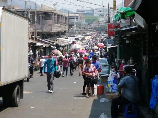 Fotos: Bancos y mercados abarrotados en plena crisis de coronavirus en Honduras