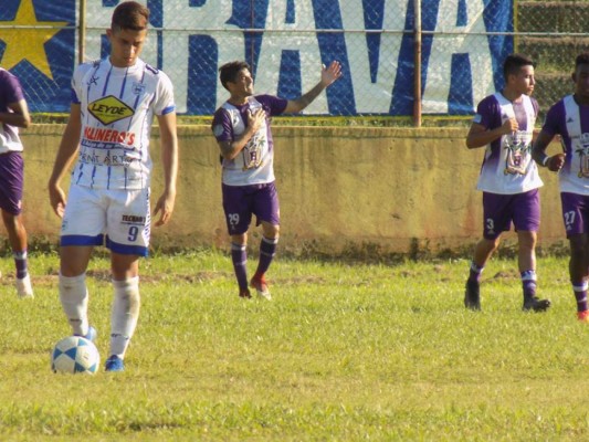 ¡Sol, playa y pan de coco! Así es la vida de Ramiro Bruschi con el Tela en la Liga de Ascenso