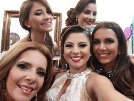 Las fotos más sensuales de Diana Calderón, una de las periodistas más lindas de El Salvador