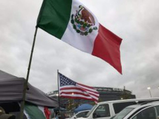 La épica bandera y el asado: Así es el ambientazo previo al México-Estados Unidos en el MetLife &nbsp;&nbsp;