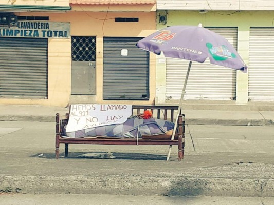 Horror en Ecuador: Los ataúdes de cartón para los muertos por coronavirus