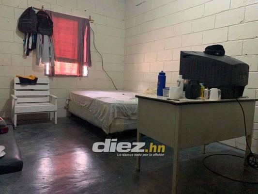 El cocinero, los tacos al sol y sin lujos: los futbolistas del Victoria que viven fuera de excentricidades en la sede