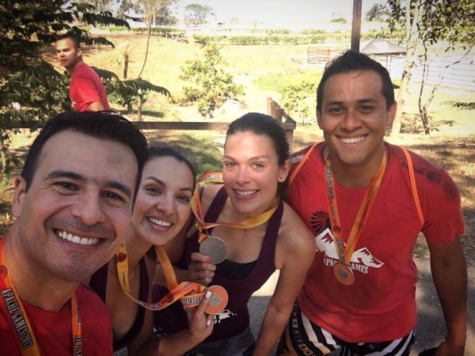 Jennifer Segura, la hermosa periodista tica aficionada al equipo del 'Ro-Ro'