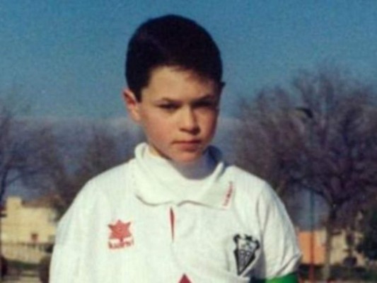 ¡Irreconocibles! Así eran de niños los cracks del Real Madrid y Barcelona
