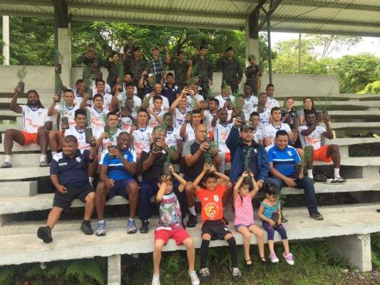 FOTOS: La última locura del Ñangui y Héctor Vargas desata la risa de sus jugadores