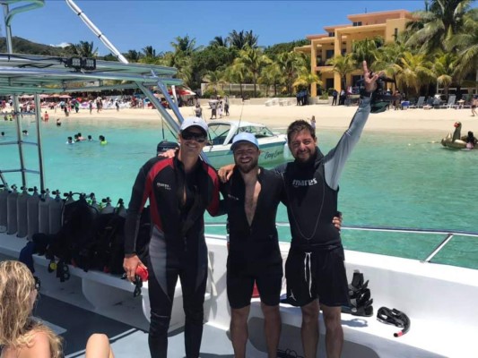 ¡Espectacular! Así disfruta del verano 2019 Sebastián Urrutia, preparador físico de Honduras