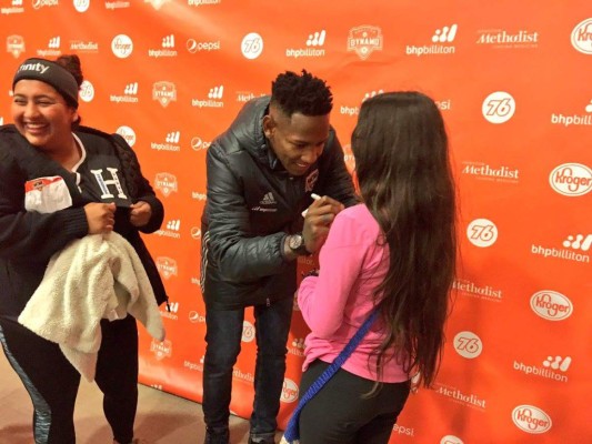Así fue la presentación de Elis y Quioto con el Houston Dynamo