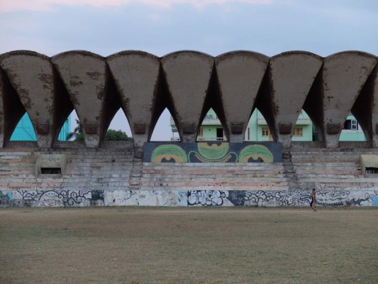 ¡Con uno de Honduras! Grandes estadios que fueron abandonados