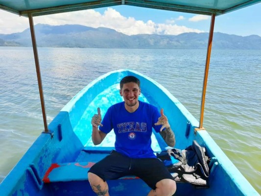 Fotos: Mathías Techera, el defensor uruguayo que se enamoró de Honduras y sus lugares turísticos