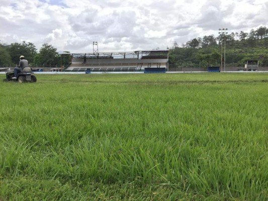 ¡Enorme cambio! Hace unos días lucía deplorable, hoy así luce la cancha del Argelio Sabillón