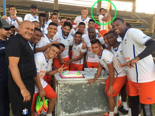 FOTOS: La última locura del Ñangui y Héctor Vargas desata la risa de sus jugadores