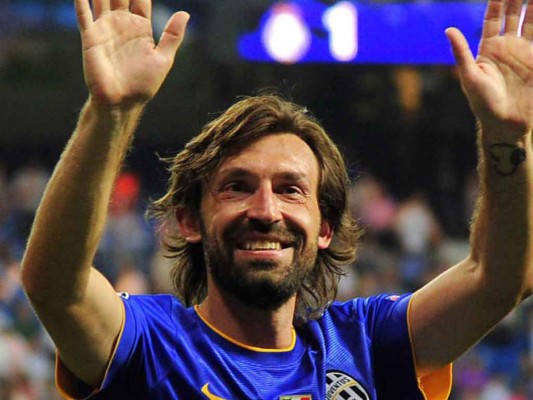 La carrera de Pirlo y Xavi en imágenes