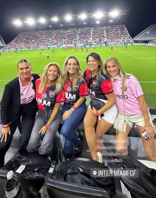 Beso a Messi, lindo gesto de Leo con Newell’s y el jugador que se llevó la camisa del “10” en su partido más especial