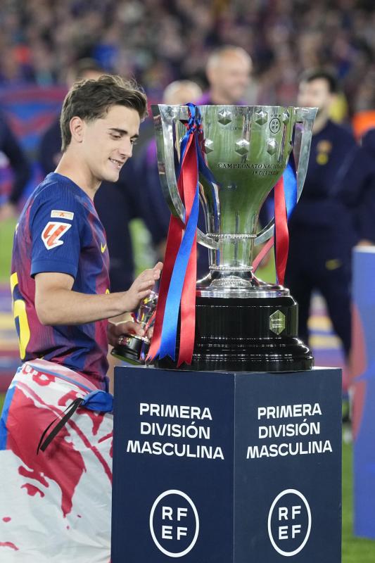 Messi se unió y no hubo pasillo: así celebró Barcelona el bicampeonato en Liga Española
