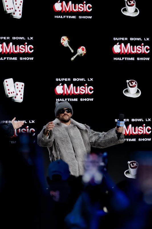 Bad Bunny sorprende con anuncio sobre su show en el Super Bowl LIX y hace petición: Aprendan a bailar y hagan...