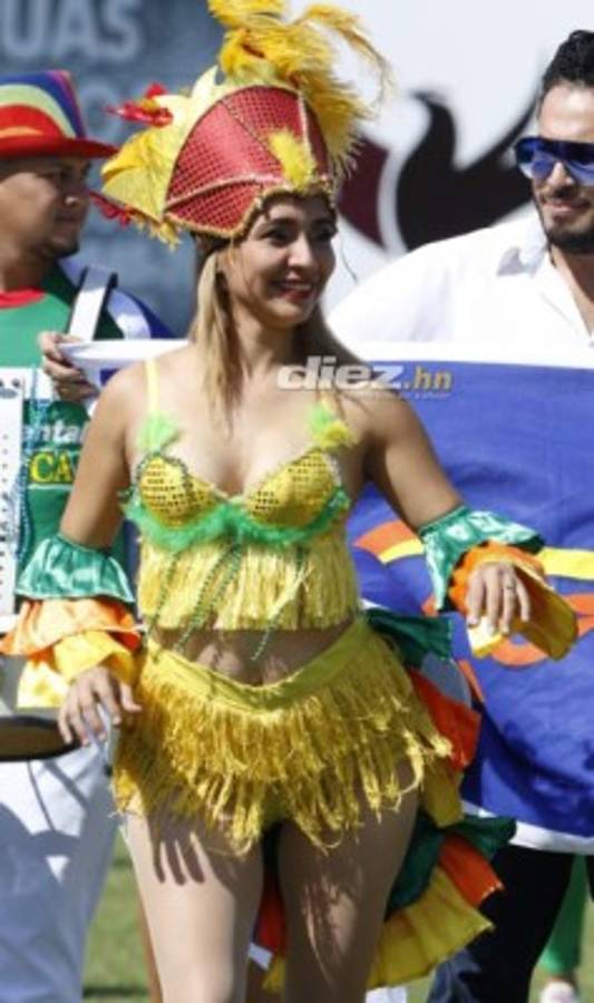 Hermosas chicas y ambientazo en el Yankel Rosenthal para el clásico Marathón-Olimpia