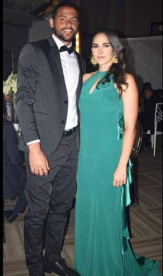 ¡El otro lado de la final! Las guapísimas novias y esposas de los jugadores de Olimpia y Marathón