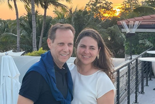 La dura enfermedad que tiene el famoso narrador que se casó con su hermanastra: “A mí me tocó esto...”