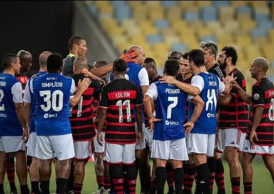 Así fue la despedida de Adriano: se ‘quiebra’ tras escuchar un mensaje de su padre fallecido  y el reencuentro con Ronaldo