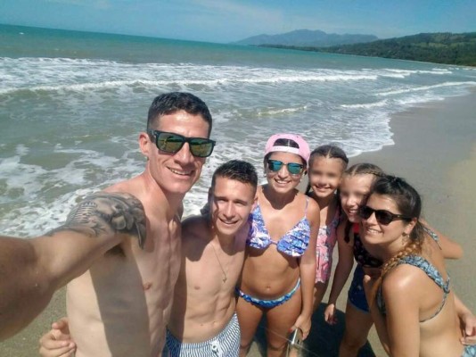 ¡Infartantes! Roci y Ana Emilia, las hermosas parejas de los argentinos del Motagua