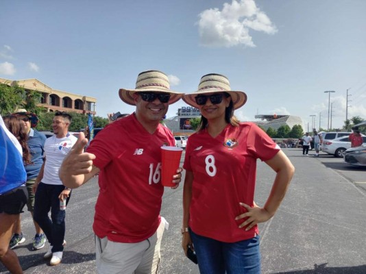 Honduras está bien arropado ante Panamá; la afición y belleza hondureña presente en el BBVA Compass de Houston