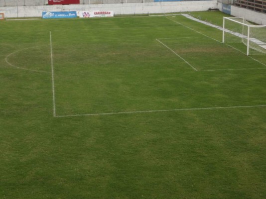 FOTOS: Así está la cancha del Excélsior que ha soportado intensas lluvias