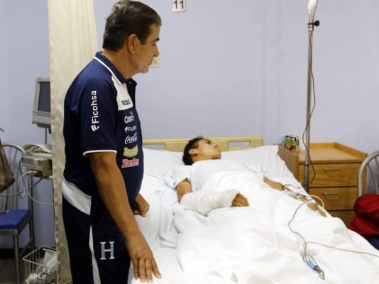 La Selección de Honduras emociona a los niños de la Fundación Ruth Paz