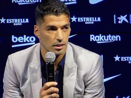 Lágrimas y dardos a la directiva del Barcelona: Así fue la despedida de Luis Suárez