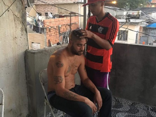 El gran giro que ha dado la vida de Adriano, el crack que volverá al fútbol