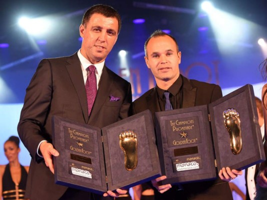 Hakan Sükür, de leyenda en Turquía a conductor de Uber en Estados Unidos