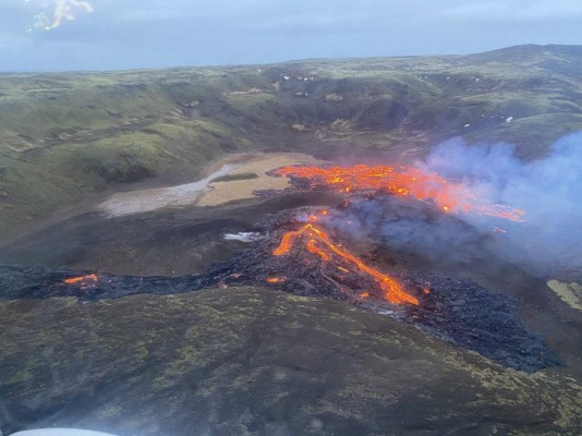 Impactantes fotos: un volcán ''despierta'' en Islandia luego de 800 años y piden a la población encerrarse en casa