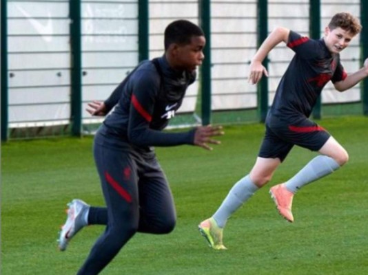 La evolución de Keyrol Figueroa, el hijo de Maynor; de ser estrella en la U-12 del Liverpool a su debut en U-18