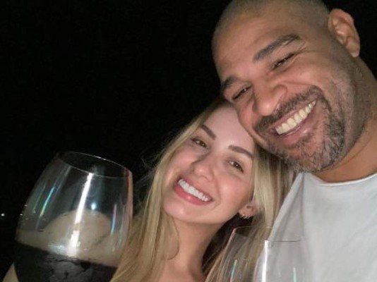 Así es la nueva vida de Adriano: vende su mansión por una millonada y se muda a un hotel; solo se llevó sus trofeos