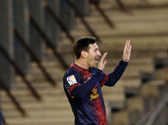 Barcelona vence 2-1 al Betis y Messi hace historia