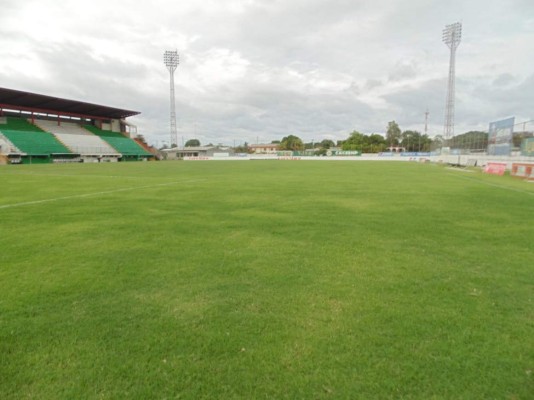 FOTOS: Así está la cancha del Excélsior que ha soportado intensas lluvias