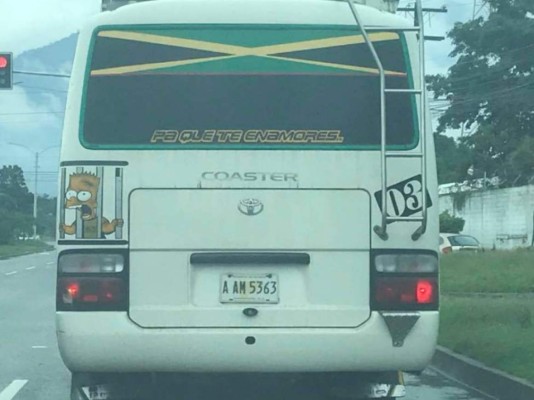 ¡Para morirse de la risa! Los insólitos mensajes que se ven en buses y taxis de Honduras